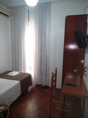  Hostal Esmeralda  Мадрид